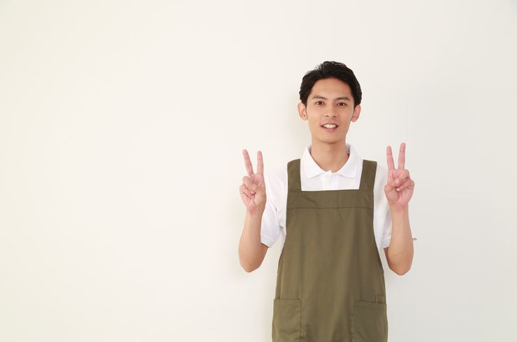 介護士男性ピース